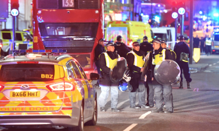 <span class="entry-title-primary">Újabb terrortámadás Londonban (VIDEÓVAL)</span> <span class="entry-subtitle">Az áldozatok száma egyelőre ismeretlen, de többen életüket vesztették (Szerkesztőségi hírösszefoglaló)</span>