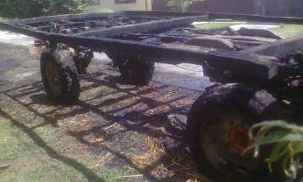 Magyarkanizsa: Felgyújtották a szalmával megrakott pótkocsit, majd elmentek bulizni
