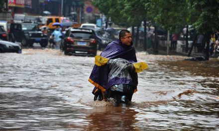 Negyedmillió ember vált otthontalanná Kínában a heves esőzések miatt