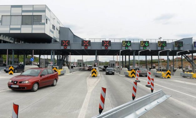 A fizetőkapukon is büntetik majd a gyorshajtást