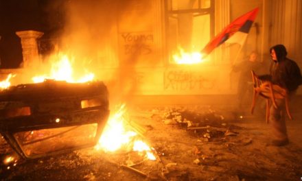 Saša Janković: Mit csinált Vučić, amikor lángolt az amerikai nagykövetség épülete?