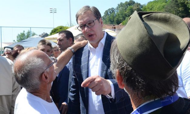 Vučić nem szeretné fotóit a minisztérium falain látni