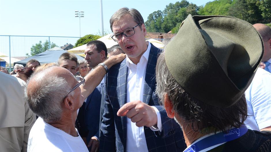 Vučić nem szeretné fotóit a minisztérium falain látni