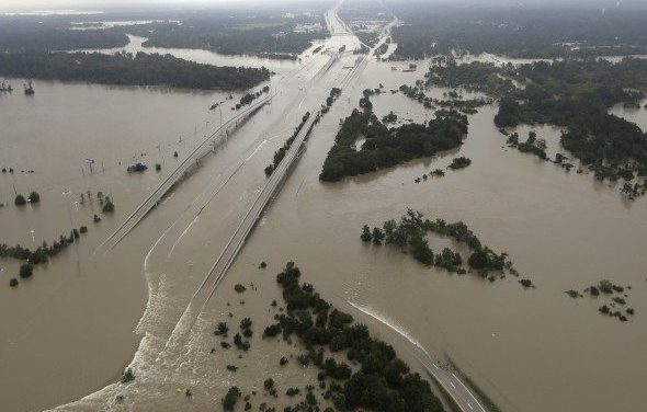Hurrikán, árvíz, robbanások Texasban