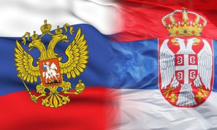 Moszkva kész fegyvereket is szállítani Szerbiának