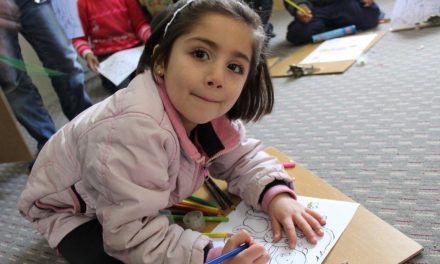 Megkezdődött a menekültek általános iskolai oktatása Szabadkán