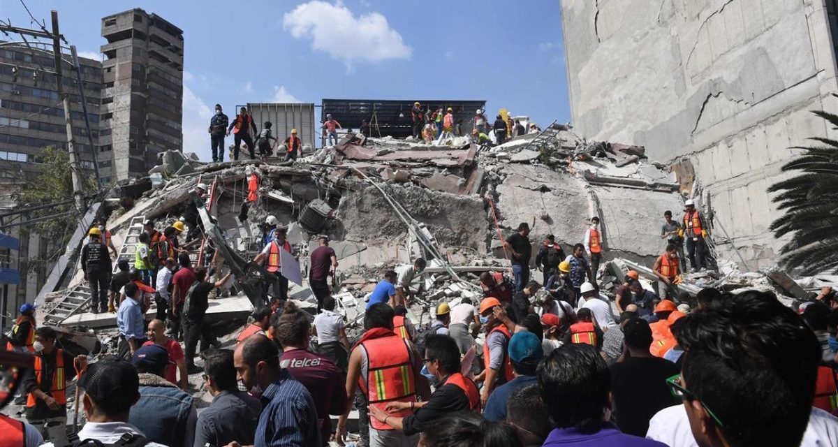 Százötven halottja van a katasztrófának, a fővárosban toronyházak omlottak le
