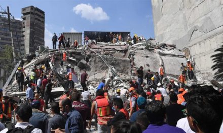 Százötven halottja van a katasztrófának, a fővárosban toronyházak omlottak le