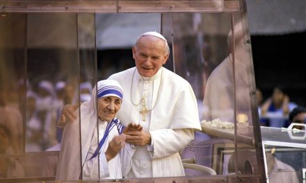 II. János Pál pápa boldoggá avatta Teréz anyát
