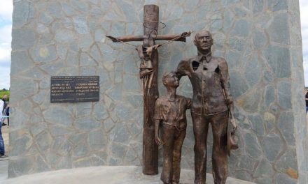 VMDK: Ismeretlen tettesek megrongálták a csúrogi emlékművet