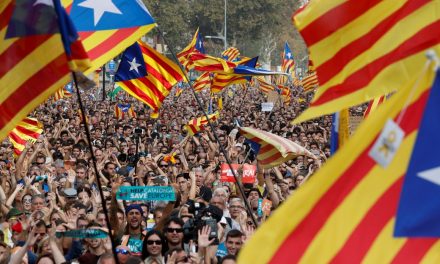 Katalán válság – Az ügyészség 16 és 25 év közötti börtönbüntetéseket kért a vádlott függetlenségi politikusokra