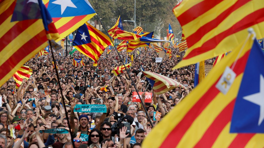 Katalán válság – Az ügyészség 16 és 25 év közötti börtönbüntetéseket kért a vádlott függetlenségi politikusokra