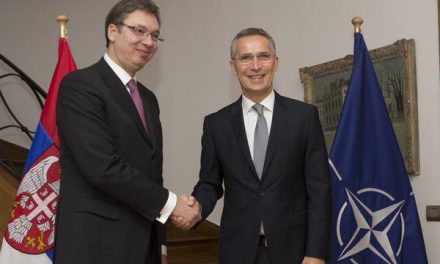 A szerb elnök a NATO koszovói jelenlétének fenntartását kérte Brüsszelben