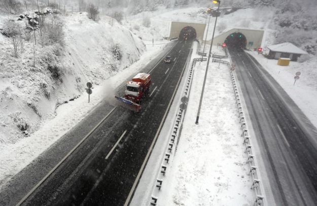 <span class="entry-title-primary">Káoszt okozott a havazás Szlovéniában és Horvátországban</span> <span class="entry-subtitle">Több baleset is történt a rendkívüli időjárás miatt</span>