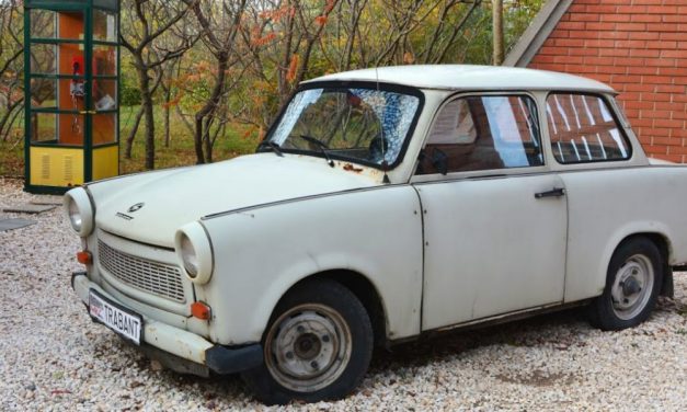 <span class="entry-title-primary">A „Csatlóst” megeszik a disznók: Trabant-sors</span> <span class="entry-subtitle">A bolsevik forradalom (kelet-német) évfordulójára</span>