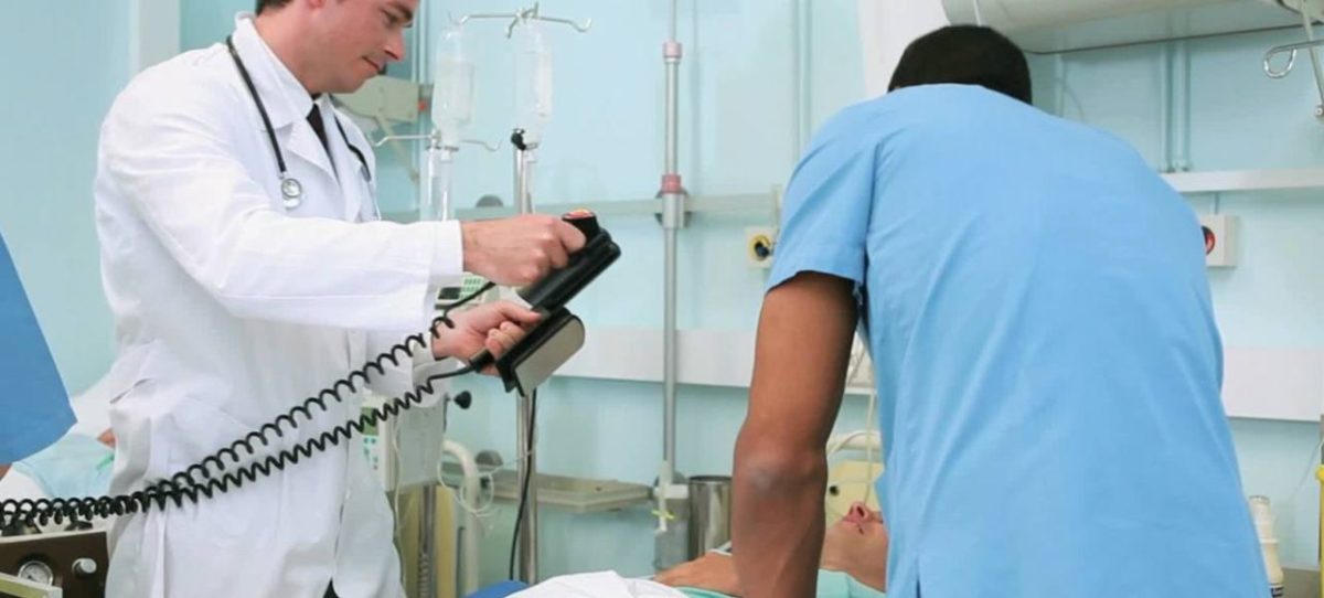 Defibrillátort kap az oromi egészségház