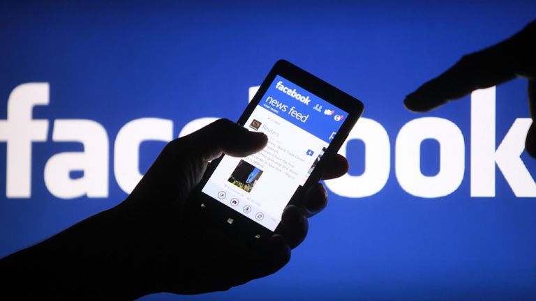 50 millió ember adatait lopták el a Facebooktól