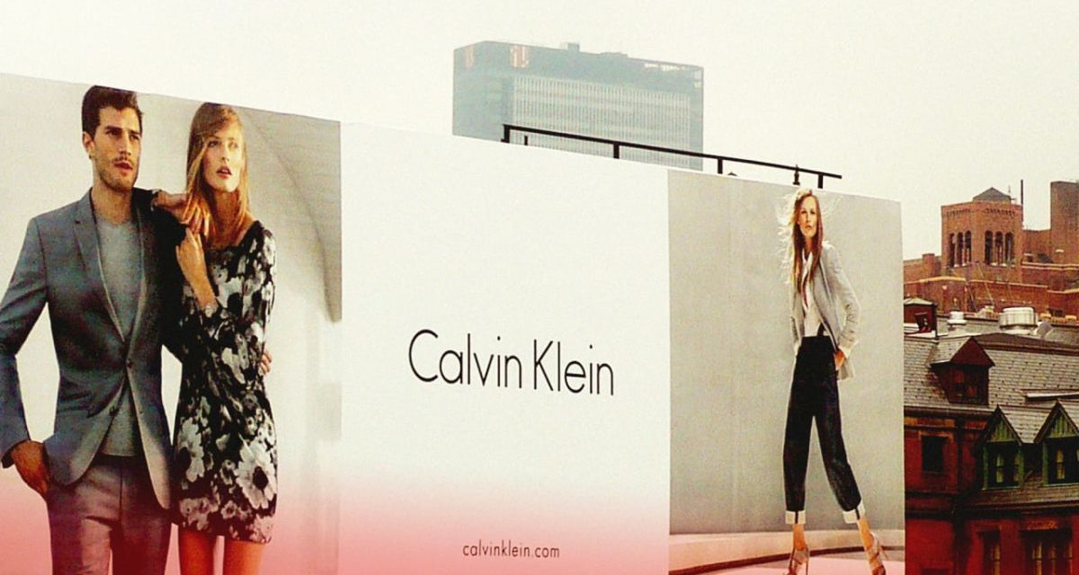 Calvin Klein hetvenöt éves