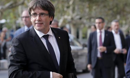 Feladta magát Belgiumban Carles Puigdemont