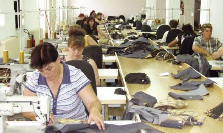 A szerbiai textilipari dolgozók Bangladesh előszobájában