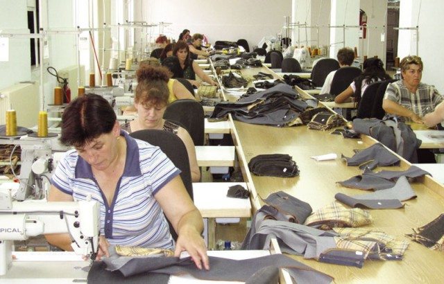 A szerbiai textilipari dolgozók Bangladesh előszobájában