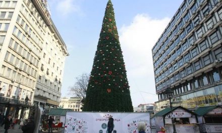 Vučić: Drága a karácsonyfa, de legalább sokáig tart