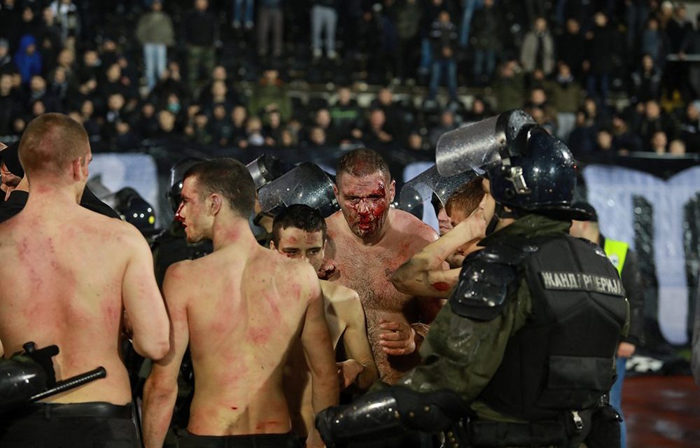 Horvát állampolgárok kezdték a tömegverekedést a belgrádi örökrangadón (GALÉRIA és VIDEÓ)