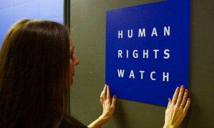 HRW: Szerbiában kampányszerűen gyalázzák a független médiát