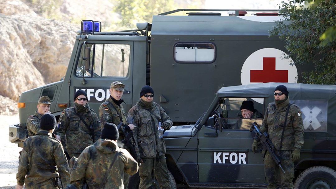A NATO további védelmi erőket küld Koszovóba