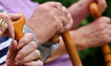 A szakszervezetek szerint az állam megint kirabolja a nyugdíjasokat