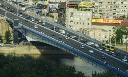 Letartóztattak egy forgalommal szemben közlekedő sofőrt Belgrádban