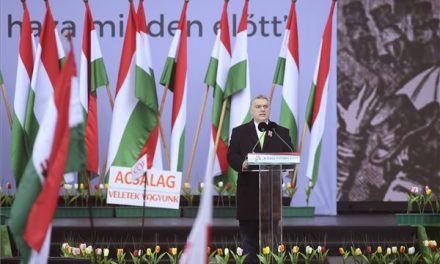 <span class="entry-title-primary">Orbán Viktor: Ez a mi hazánk, ezért küzdeni fogunk érte a végsőkig</span> <span class="entry-subtitle">„A legnagyobb csata még előttünk van" – Orbán megint harcra szólítja híveit, ugyanakkor „erkölcsi, politikai és jogi elégtételt" ígér a másként gondolkodók ellen</span>