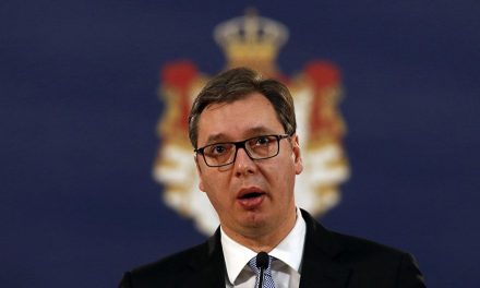 Vučić: Nem csökkenthetik a hangerőt, amíg én beszélek!