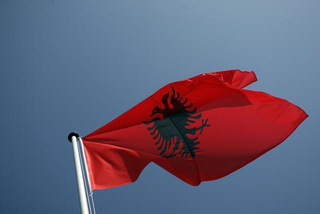 Tisztségviselőket tartóztattak le Albániában korrupció miatt