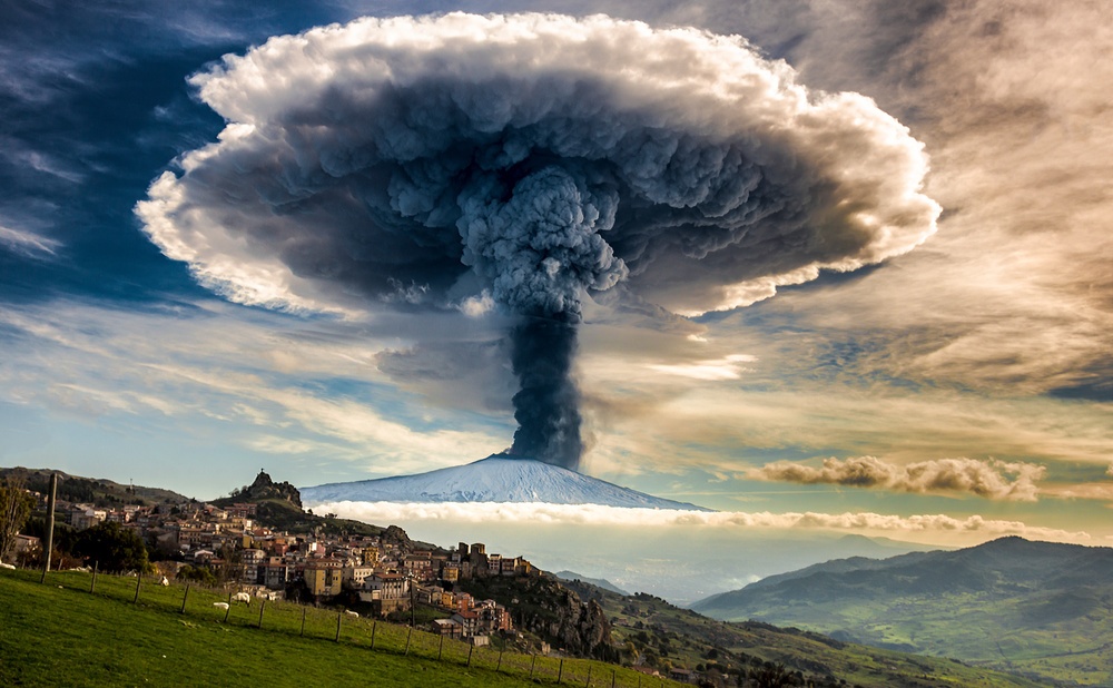 A Földközi-tenger felé csúszik az Etna