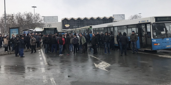 Figyelmeztető sztrájkot tartottak az újvidéki közlekedési vállalat dolgozói