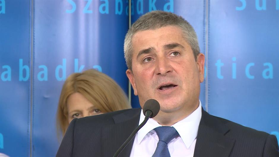 Volt pártja Bogdan Laban lemondását követeli