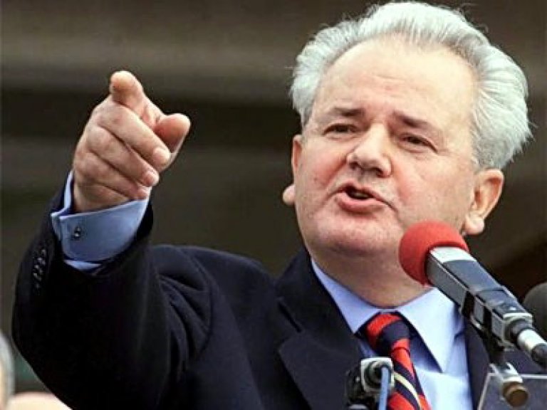 „A haladók és a szocialisták Miloševićet és a kilencvenes éveket rehabilitálják”