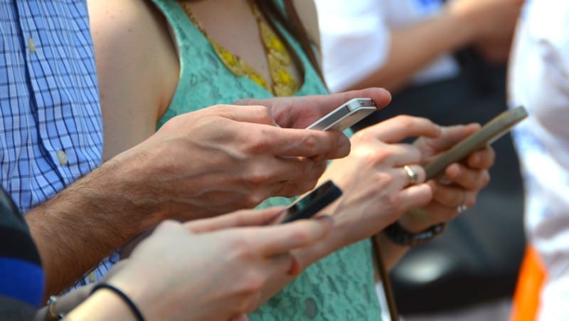 Csökkenhetnek a roamingdíjak a nyugat-balkáni országokban is