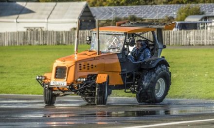 Száznegyvennel repesztett a traktor – VIDEÓVAL