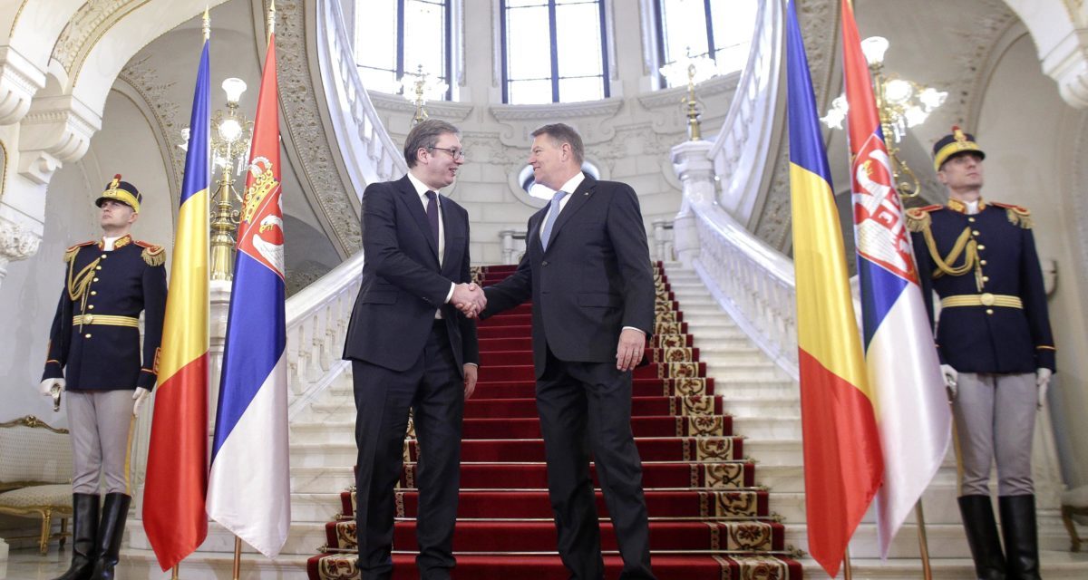 Kompromisszumos megoldást sürget Koszovóról a román és a szerb államfő