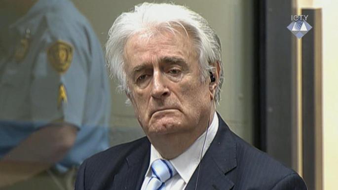 Életfogytiglanit kért az ügyész Karadžićra