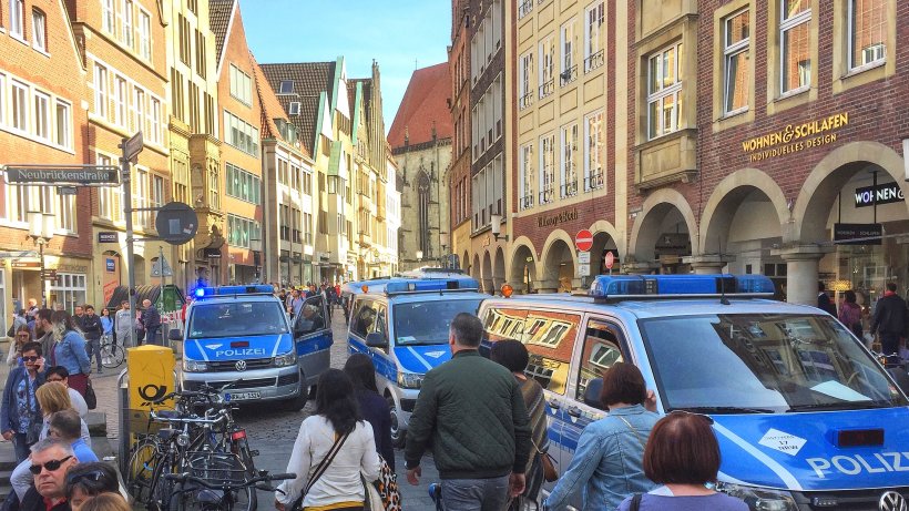A tömegbe hajtott egy furgon Münsterben, többen meghaltak (Frissítés)