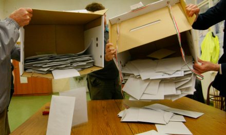 Hadházy a levélszavazat-ügyről: Lassan kialakul egy alkotmányos válság