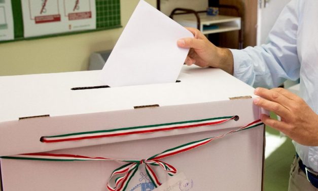 A posta helyett VMSZ-es aktivisták viszik házhoz a szavazólapokat?