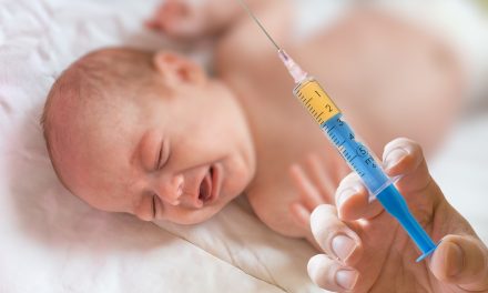 Ügyészségi vizsgálat indult, amiért a kisbabák vakcina helyett sóoldatot kaptak