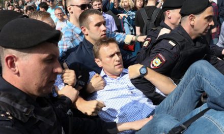 Alighogy szabadult, megint letartóztatták Alekszej Navalnijt