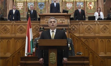 Orbán Viktor letette miniszterelnöki esküjét