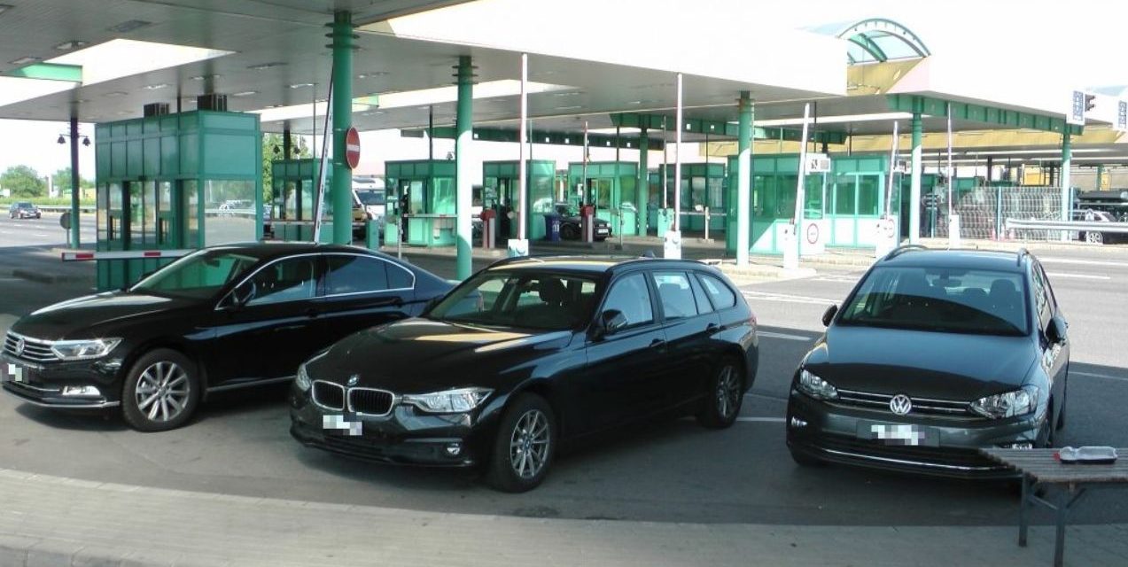 Két szerb, két román és három, nagy értékű, körözött autó