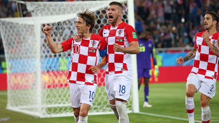 Horvátország kétgólos győzelemmel kezdett
